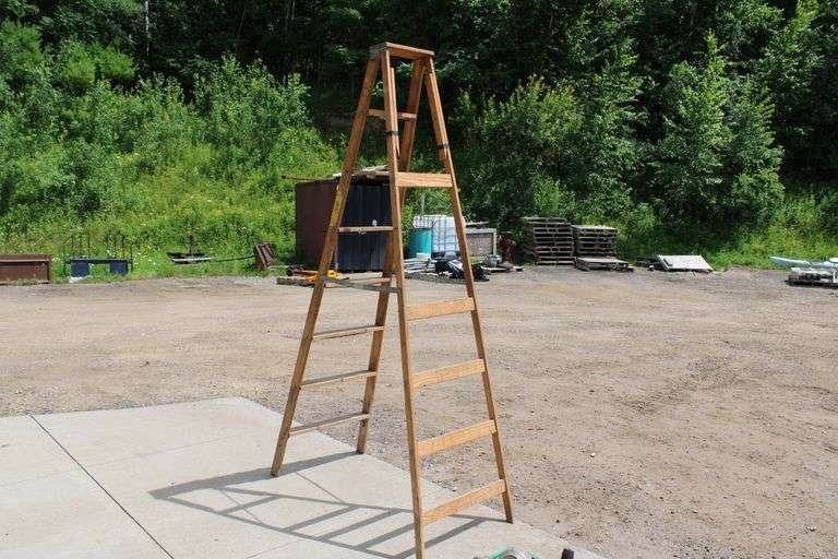 8ft Wooden Ladder