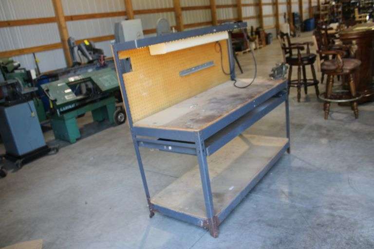Work bench w/vice & light