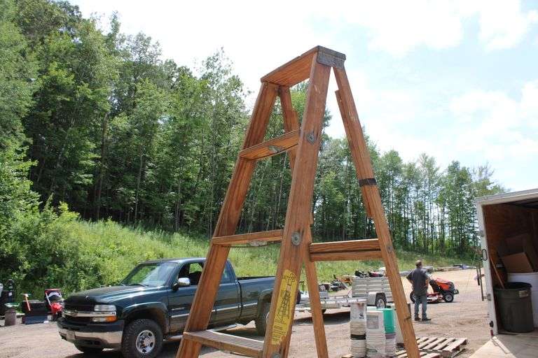 8ft Wooden Ladder