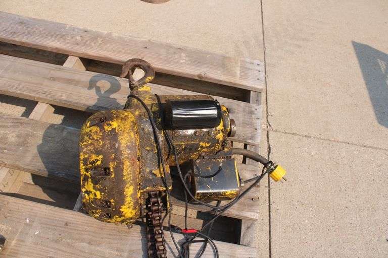 Budgit 1/2 Ton elec. chain hoist
