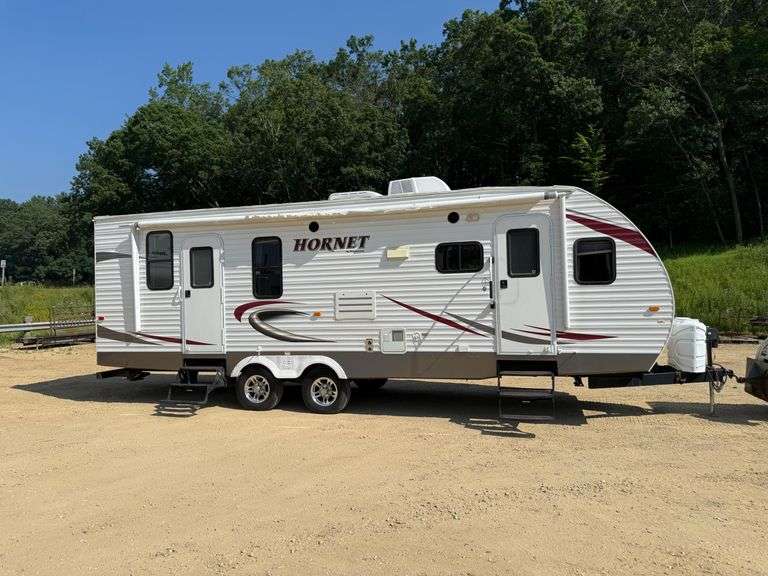 2011 Keystone Hornet 29' Camper