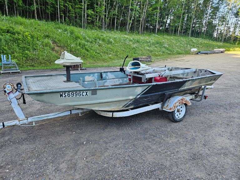 14-ft Tracker Boat