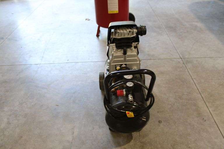 Central Pneumatic portable air compressor
