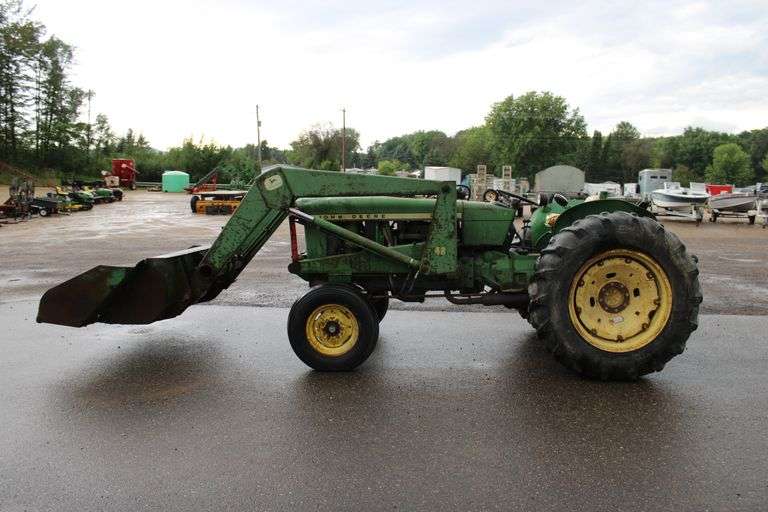 John Deere 2020 tractor w/loader