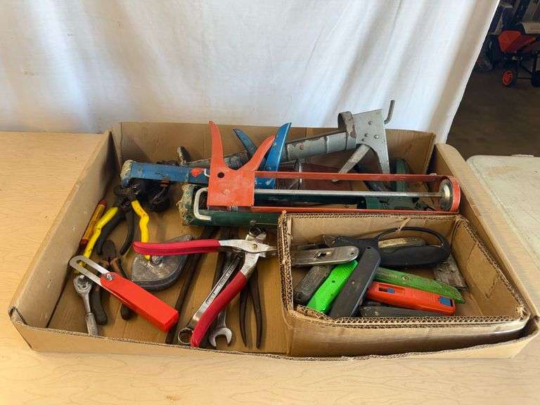Caulk Guns, Utility Knives, & Other Hand Tools