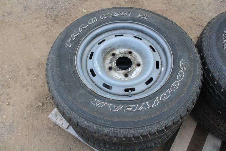 Set of 16" tires & rims off Dodge pick up