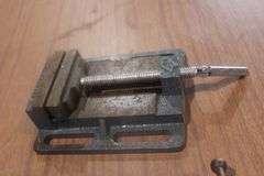 3 drill press vices