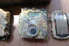 3 digital trail cameras, SD card viewer & mount kit