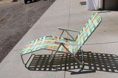 Folding lounge chair