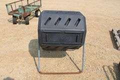Compost bin on stand