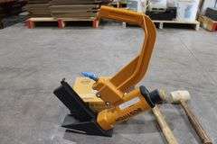 Bostitch wood flooring stapler w/staples