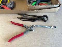 Caulk Guns, Utility Knives, & Other Hand Tools