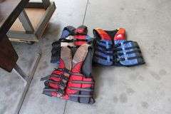 3 Adult life jackets