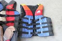 3 Adult life jackets