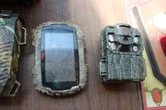 3 digital trail cameras, SD card viewer & mount kit