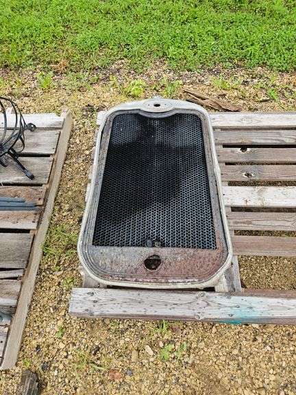 Antique Honeycomb Radiator - Lee Real Estate & Auction Service