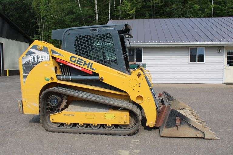 2016 Gehl RT210 Track Skid Steer