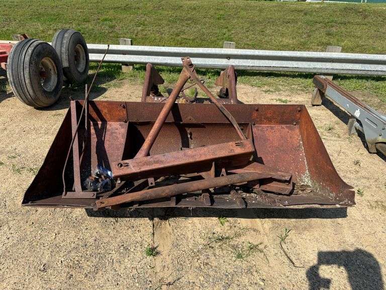 International Loader w/ Bucket