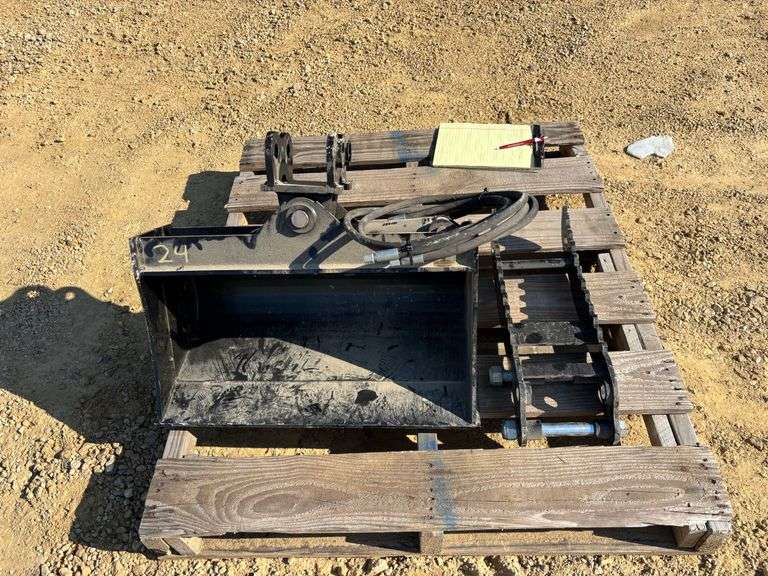 24" Tilting Mini Excavator Bucket w/ Thumb