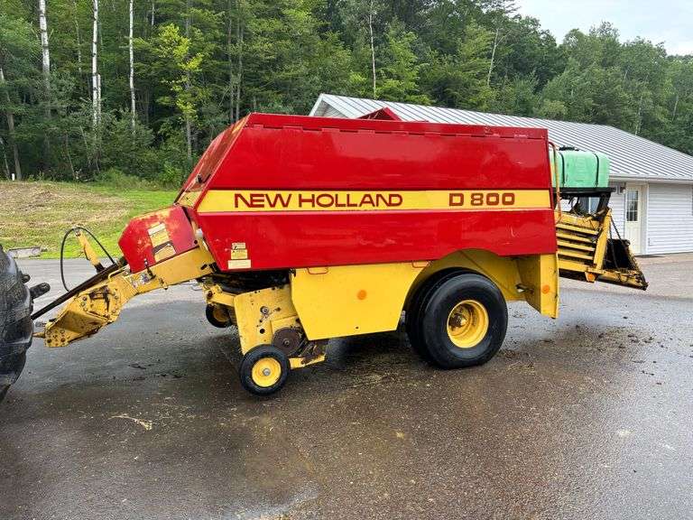 New Holland D800 Large Sq. Baler