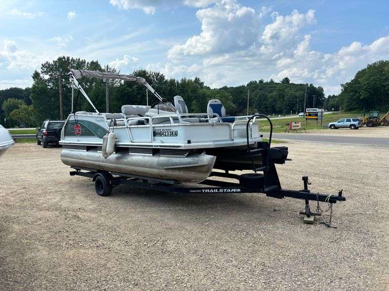 2000 17ft Sun Tracker Pontoon