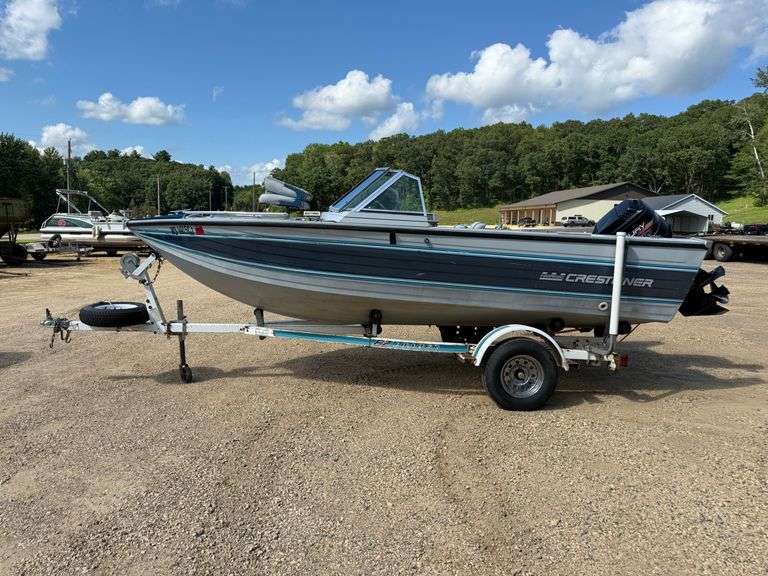 1988 Crestliner Nordic Cruiser Boat