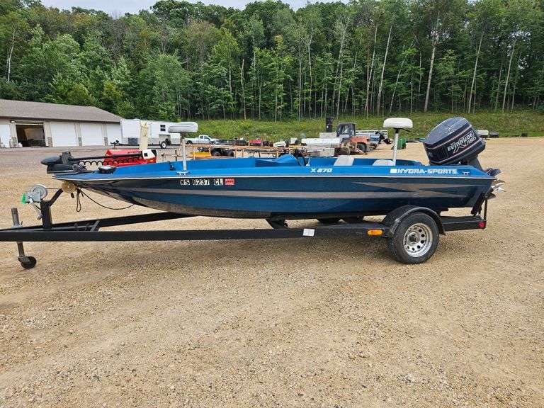 1990 Hydra Sports X270 17-ft. Boat