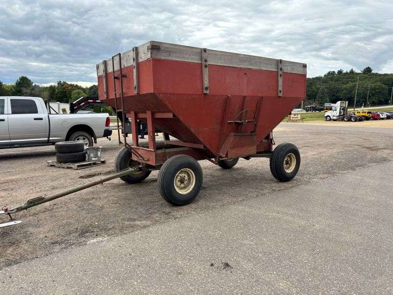 270 bu. Gravity Box w/ Badger Running Gear