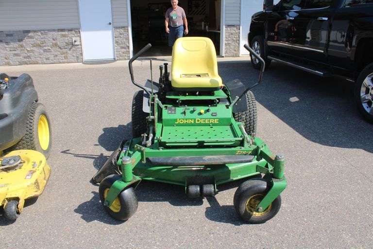 2003 John Deere zero turn lawn mower