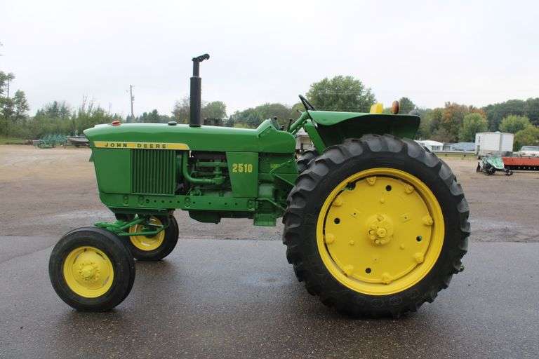 1967 John Deere 2510 tractor, very nice condition