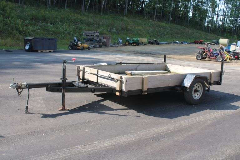 6' x 10' single axle trailer w/ramps & lowering axle