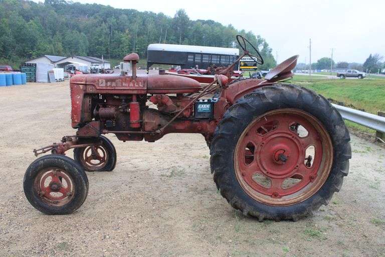 IH Farmall C project tractor