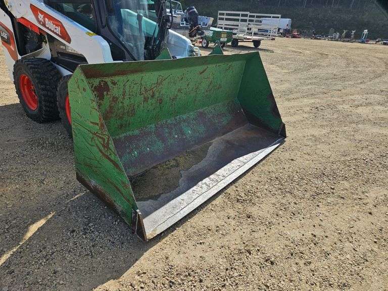 Bucket with Universal Skid Steer Mounting Plate