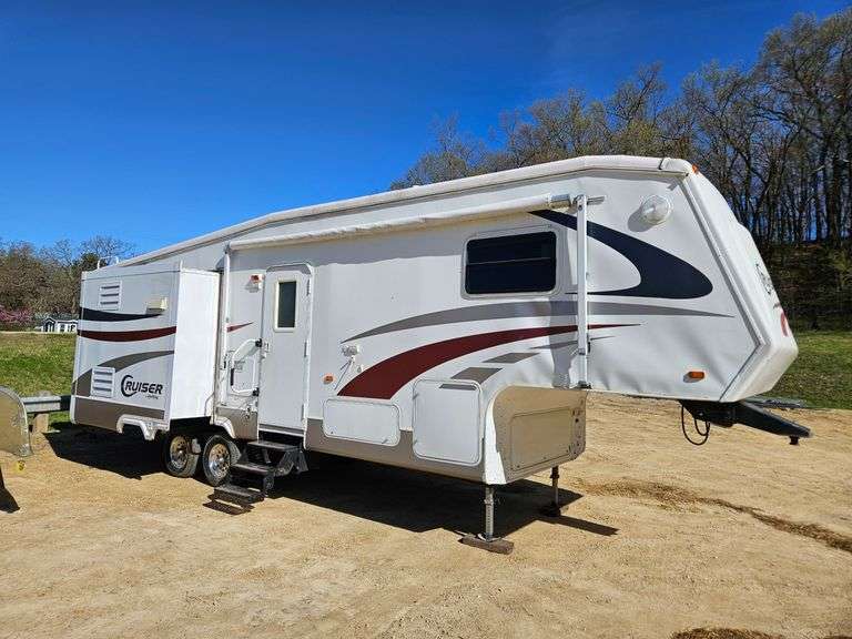 2007 29-ft. Travel Trailer - Lee Real Estate & Auction Service