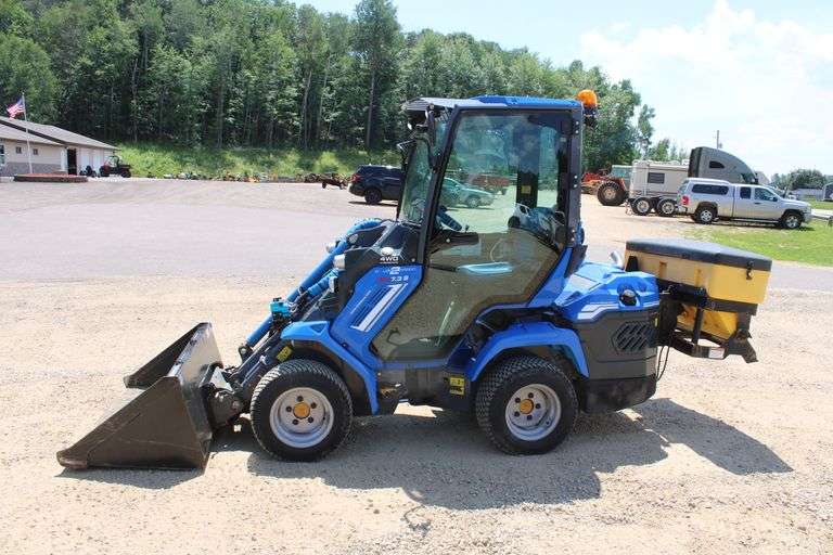MultiOne M1 hydrostatic loader w/attachments