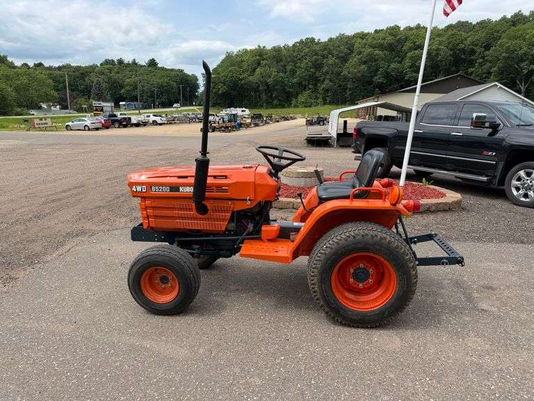 Kubota B5200 Tractor