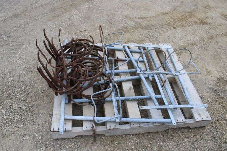 9 steel double feeder pail holders