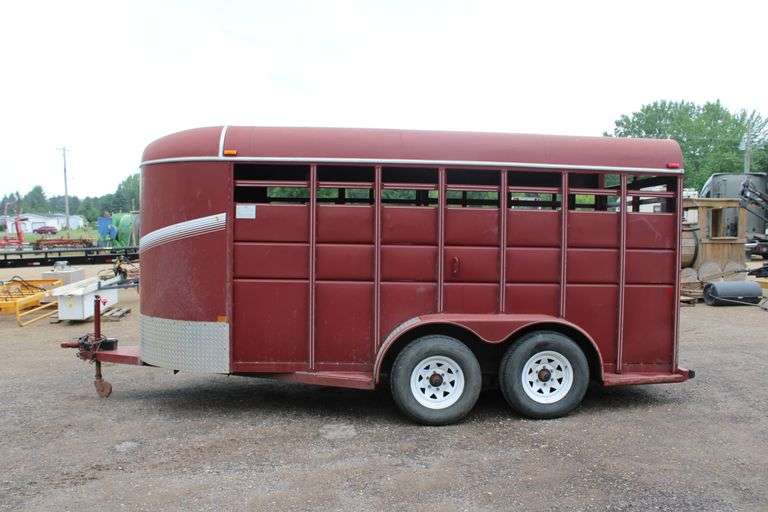 2016 S&S Duraline livestock trailer