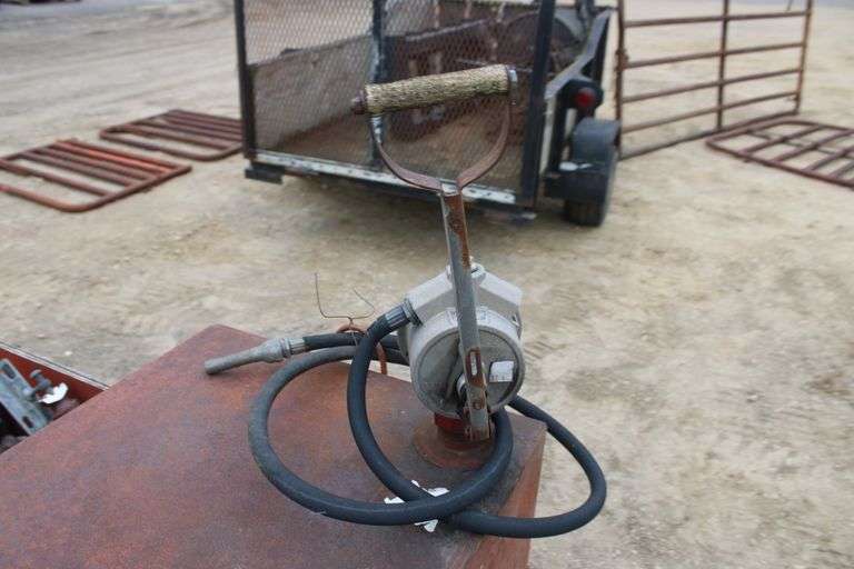100 gal. fuel tank w/hand pump