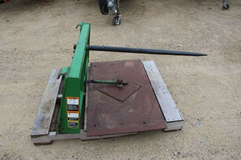 Frontier bale spear for loader tractor, 44" tine