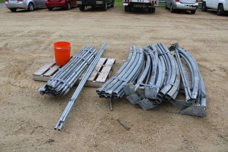 Approx. 22' x 32' quonset frame