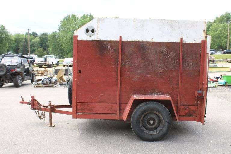 Single axle livestock trailer