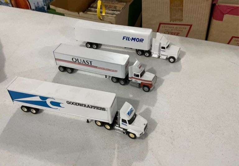Scale model tractor/trailers Winross, Ertl, Penjoy, 1/64th