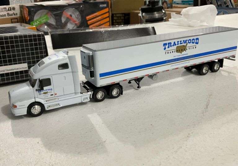 PRECISION ENGINEERED MODELS 1/64 scale tractor/trailer model