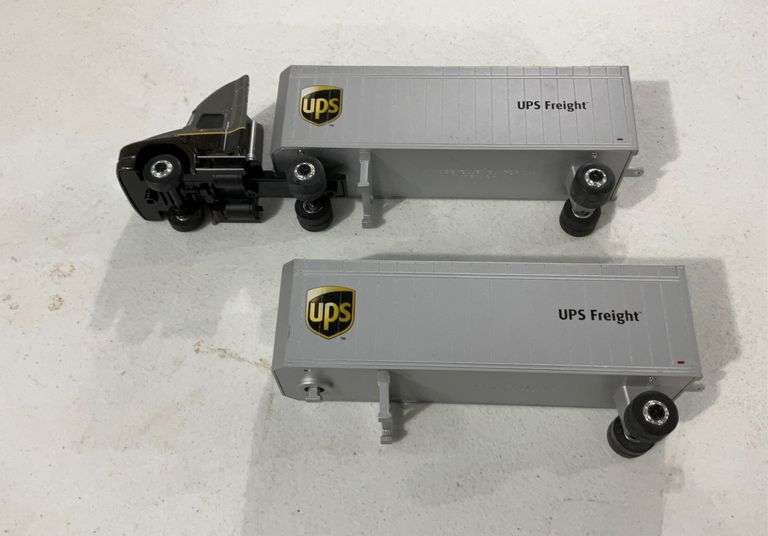 UPS scale model tractor/trailers