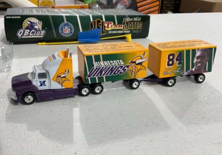 NFL teammates series 2 Randy Moss scale model tractor/trailer-Vikings double trailer
