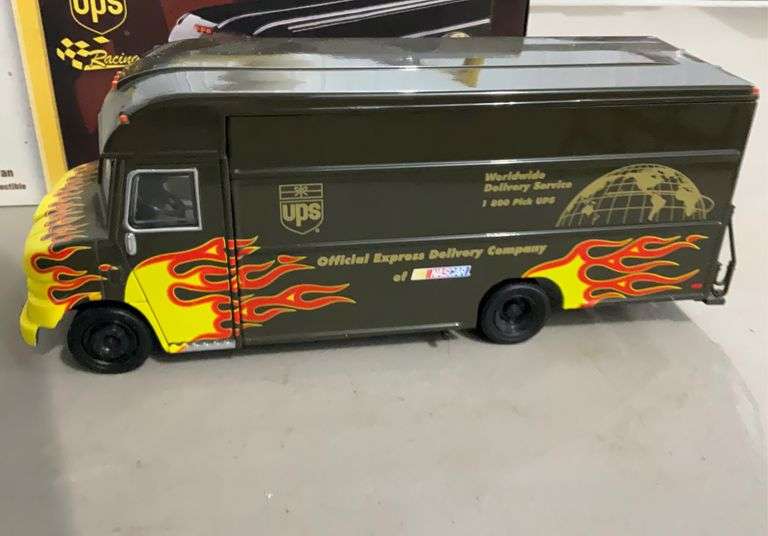 Action 1/32 scale UPS van