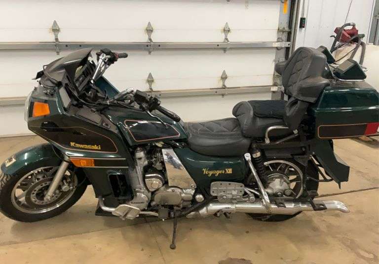 1998 Kawasaki Voyager XII, missing front valance, motor