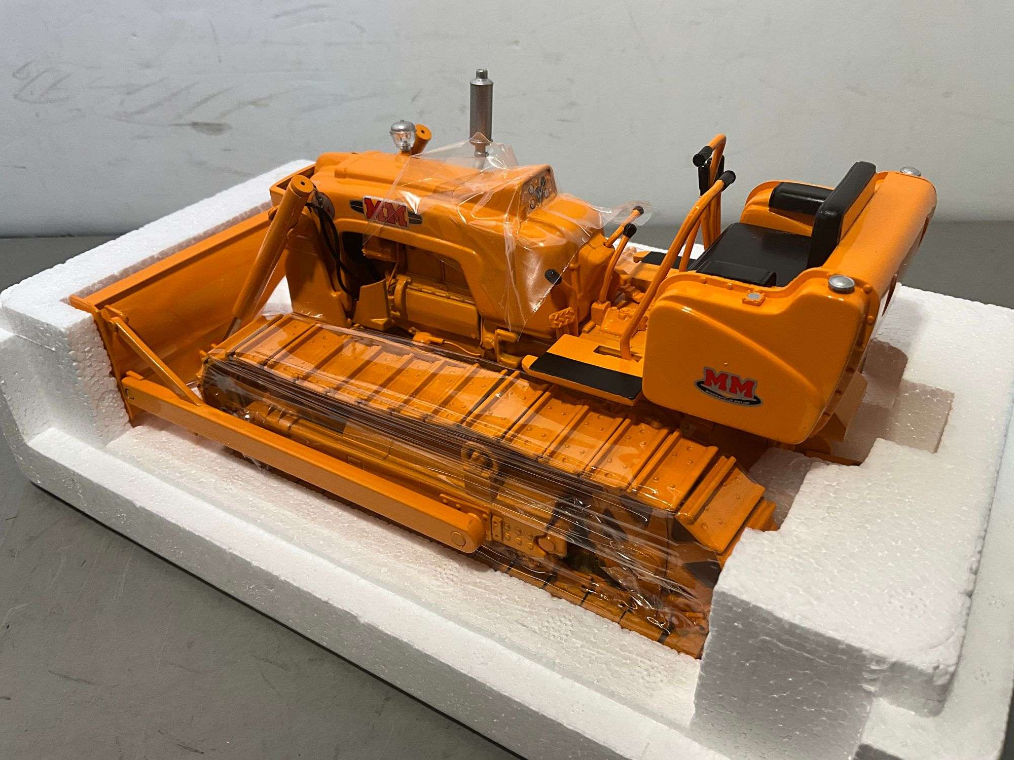 Spec-Cast 1/16 Minneapolis Moline Highly Detailed 2-Star Crawler w