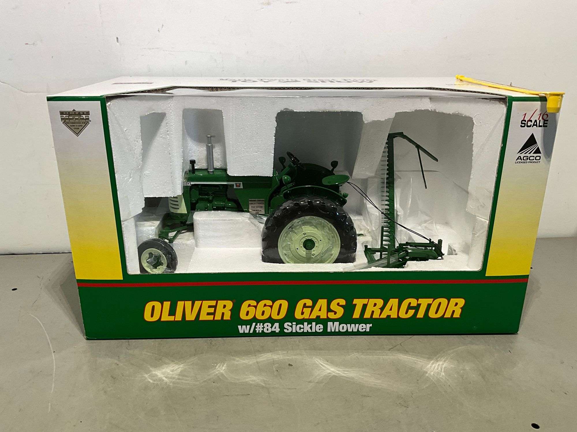 Spec-Cast 1/16 Oliver 660 Gas Tractor w/#84 Sickle Mower - Mark
